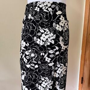 Agnes & Dora Black w/White Rose Floral Print Pencil Skirt